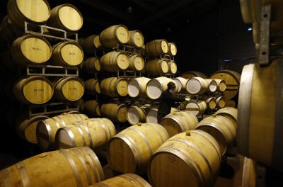 Реки от вино потекоха в испанска провинция заради повреда в завод (ВИДЕО)