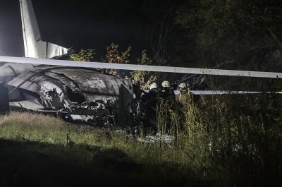 Самолет се разби край Харков, десетки загинаха (Снимки)