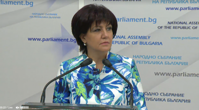 Караянчева обещава промени, за да се облекчи работата на журналистите в парламента