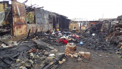 След пожара в Разлог, оставил над 20 души без покрив