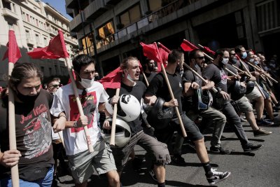 Учениците в Гърция протестират с искане за повече мерки срещу COVID-19