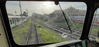 Пак вандализъм: Машинист пострада от хвърлени камъни по влак в движение
