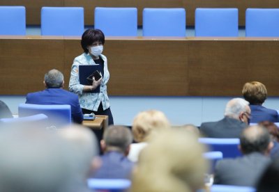 Дебат в НС за оставката на Цвета Караянчева