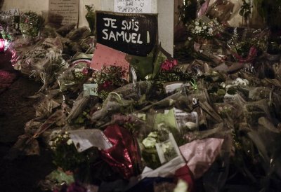 Мълчалив марш в памет на убития учител във Франция