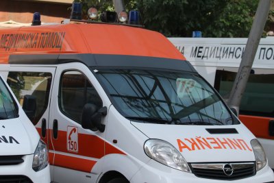 Петима служители на Спешна помощ в Сапарева баня са заразени с коронавирус