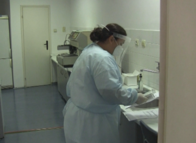 Струпване пред лаборатория за PCR тестове в Ямбол