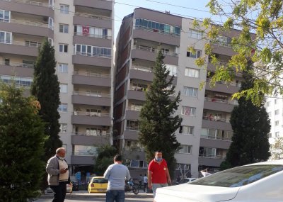 Расте броят на загиналите и ранените в Турция при силното земетресение