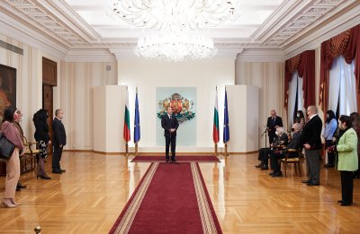 Президентът удостои с държавни отличия български учени и творци