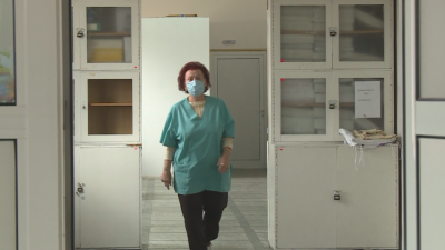 81-годишна лекарка е единственият инфекционист в болницата в Дупница