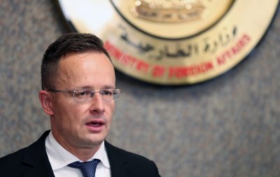 Външният министър на Унгария е с положителна проба за COVID-19