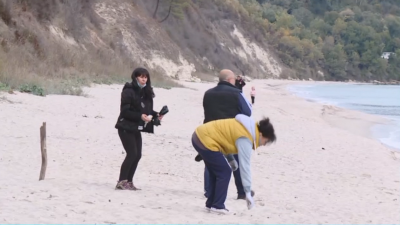 За Деня на Черно море: доброволци почистват плаж във Варна