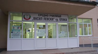 Коронавирусът отне за дни живота на двама учители от Опака