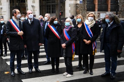 Франция почита паметта на жертвите при атентатите в Париж