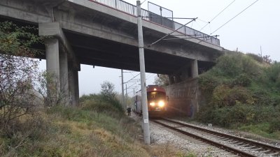 Мъж се хвърли под бързия влак край Благоевград (СНИМКИ)