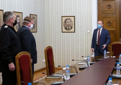 Президентът организира среща за състоянието на армията в условията на COVID-19
