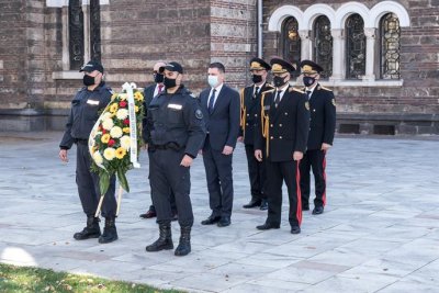Ръководството на МВР се поклони пред паметта на загиналите български полицаи