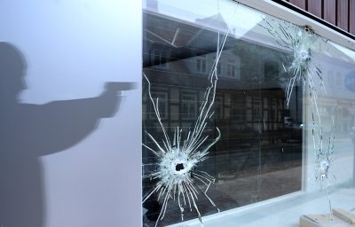 Мъж откри безразборна стрелба в предградие на Бон