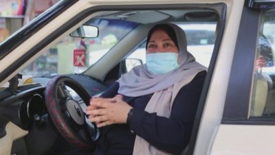 Само една жена е шофьор на такси в ивицата Газа