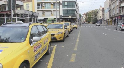 Таксиметрови шофьори в Бургас искат по-нисък патентен данък