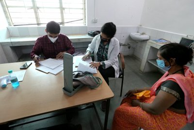 Експерти на СЗО пристигнаха в Индия да разследват неизвестна болест