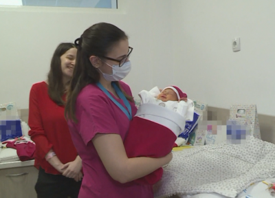"Чудо в коледен чорап": Как изписват бебетата от АГ болницата във Варна