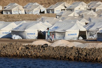 Разследват изнасилване на 3-годишно момиченце в бежански лагер на остров Лесбос