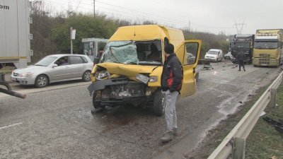 Верижна катастрофа блокира движението на пътя Русе - Букурещ