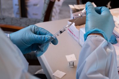 В Италия и Гърция пристигнаха първите ваксини на "Пфайзер" и "Байонтек"