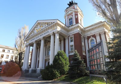 114 години сградата на Народния театър "Иван Вазов" е една от най-красивите в София