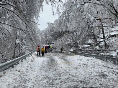 Населени места във Врачанско са без електричество, блокирани са пътища
