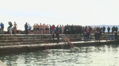 Заради фалстарт: Хвърлиха два пъти кръста в морето край Варна