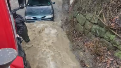 Наводнения в района на Нови Искър, коли са залети от придошла вода