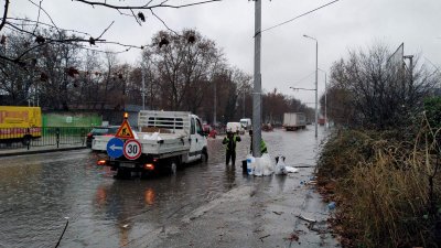 Запушени шахти блокират движението в Пловдив