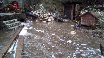 Наводнени заведения до езерото Клептуза във Велинград