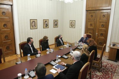 Продължават консултациите на президента: Радев се среща с 4 извънпарламентарни партии
