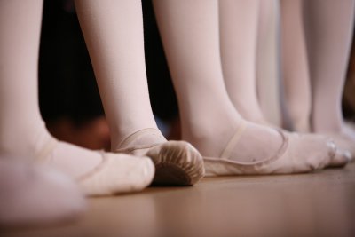 Танцовите школи може да заработят в началото на февруари