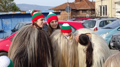 Кукерите от Благоевград честваха Сурва по стар стил (Снимки)