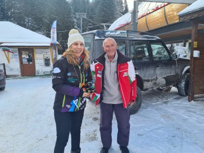 Най-възрастният практикуващ скиор у нас Иван Раев посрещна Марияна Николова на Мечи чал
