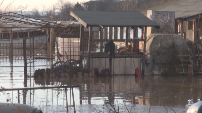 Продължава отводняването в Бургаско