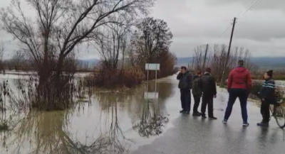 Струма и Места преляха - евакуирани са хора, пропаднаха пътища и мостове в Благоевградска област (ОБЗОР)