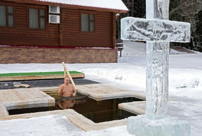 Путин се потопи в ледените води при -20 градуса на Богоявление