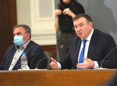 Новият по-заразен щам на COVID-19 вече е в България, допускат здравните власти
