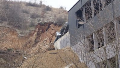 Скала се е срутила върху депото за битови отпадъци край Благоевград
