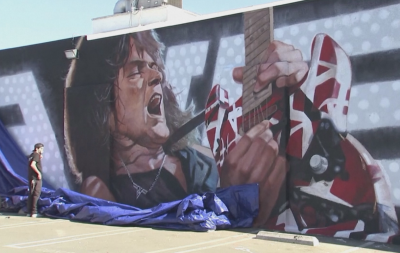 В Холивуд почетоха Еди Ван Хален с гигантски графит