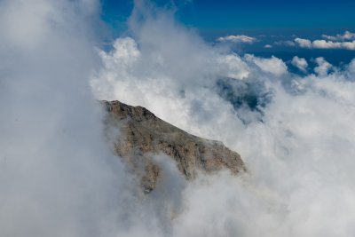 Двама туристи загинаха при лавина в планината Олимп