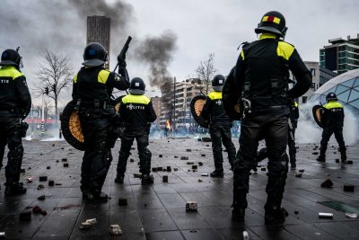 Призиви за протести в Белгия след сблъсъците в Нидерландия