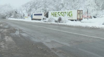 Затруднено е движението по главния път София-Велико Търново заради катастрофа