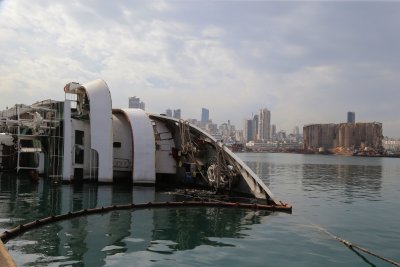 След унищожителния взрив на пристанището в Бейрут – следите напомнят за ужаса (Снимки)