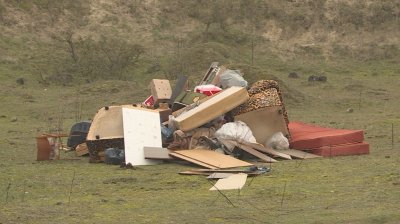 Хванаха кой изхвърля битови отпадъци в защитената местност „Ятата" край Варна (ВИДЕО)