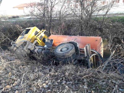 Цистерна с вода се обърна на изхода на Пазарджик към Пловдив